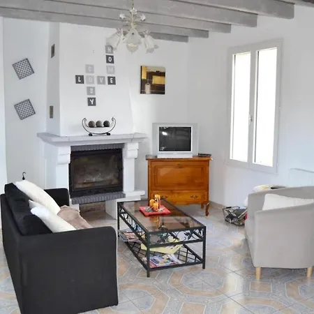 Maison Familiale Avec Piscine Partagee A 펜션