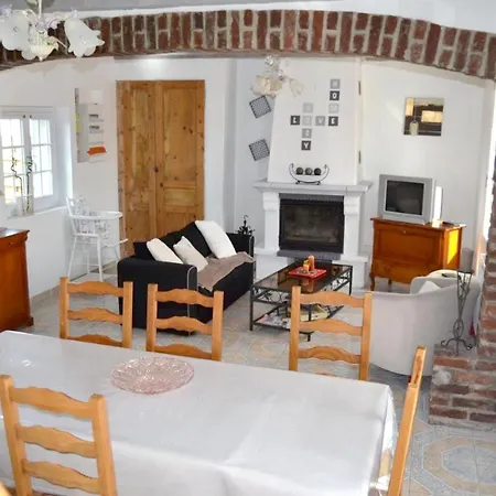 Maison Familiale Avec Piscine Partagee A 펜션