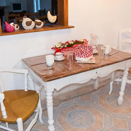 Holiday home Maison Familiale Avec Piscine Partagee A *